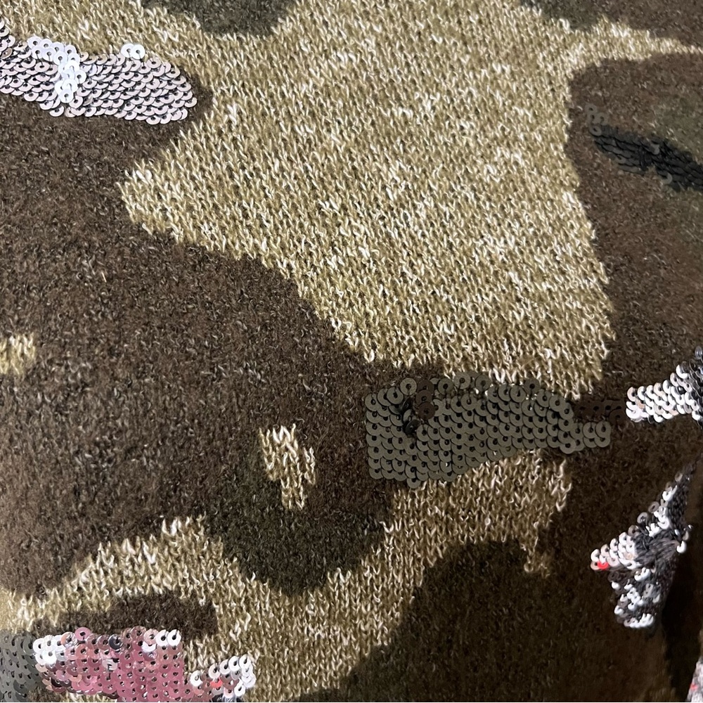 For the Republic camo sweater puff sleeves green shades sequin details medium - Picture 6 of 8